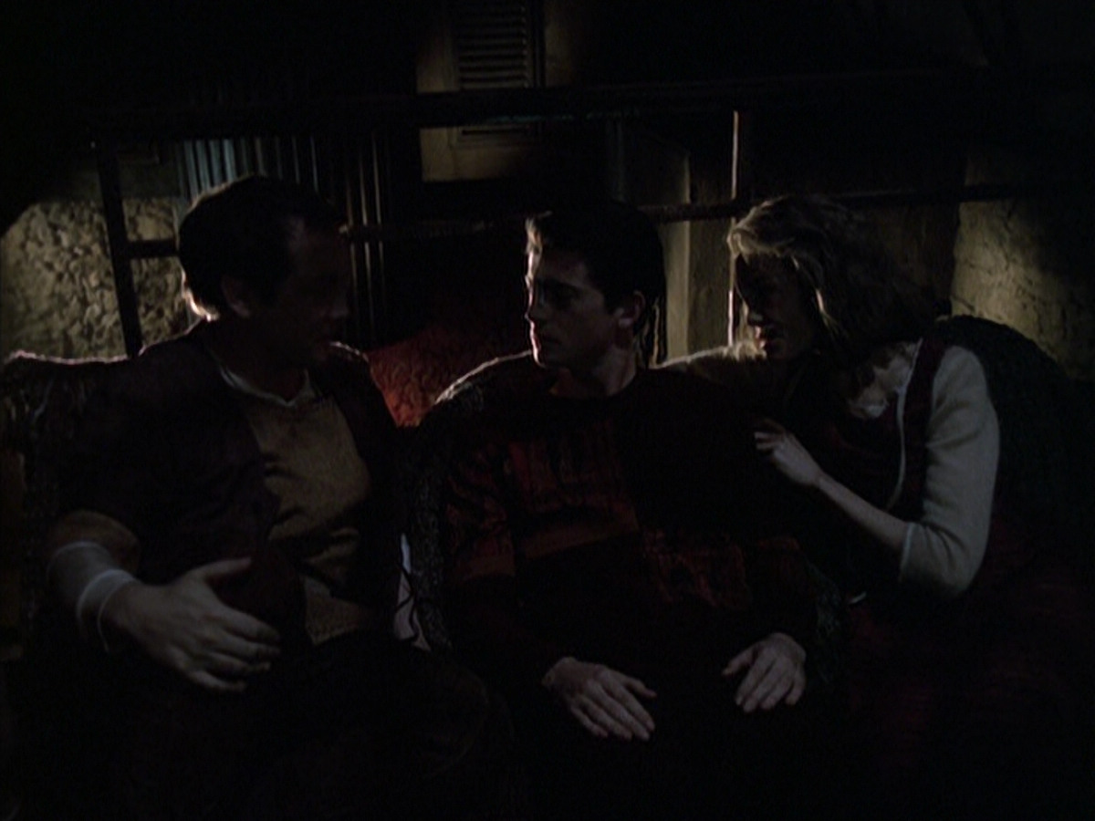 extant_StarTrek_VOY_6x19-ChildsPlay_02184.jpg