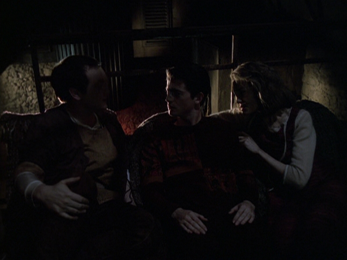 extant_StarTrek_VOY_6x19-ChildsPlay_02185.jpg