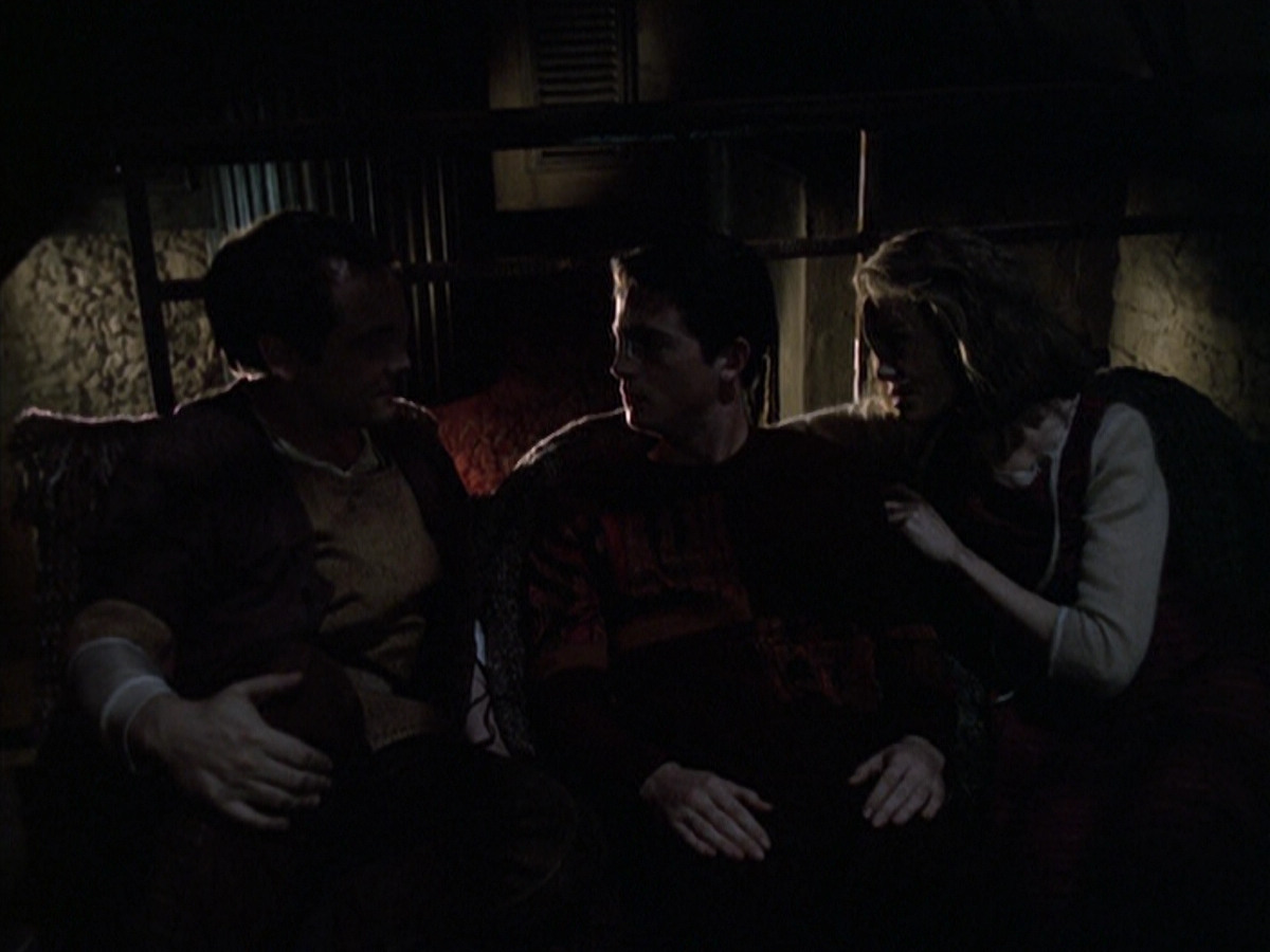 extant_StarTrek_VOY_6x19-ChildsPlay_02188.jpg