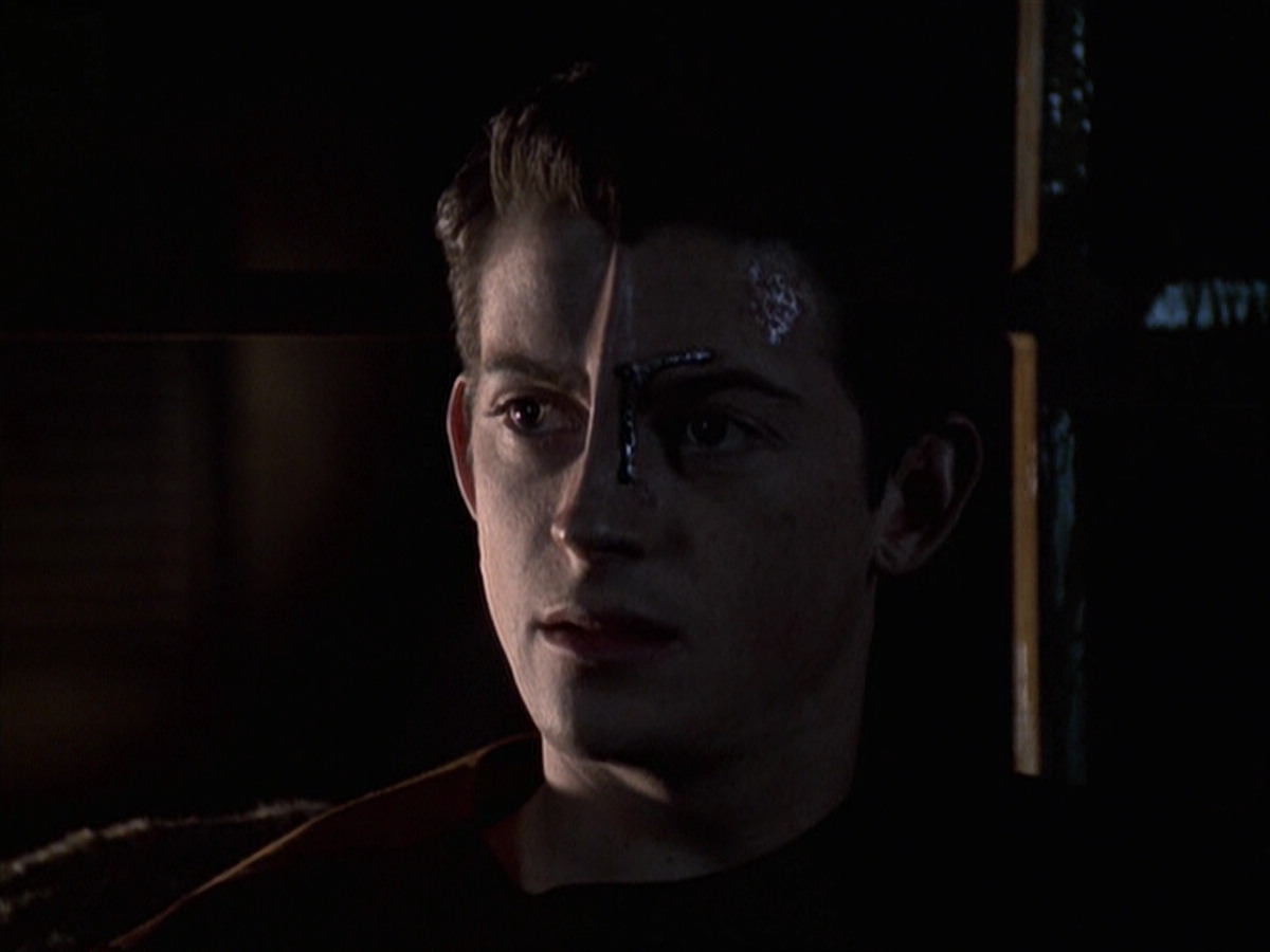 extant_StarTrek_VOY_6x19-ChildsPlay_02191.jpg