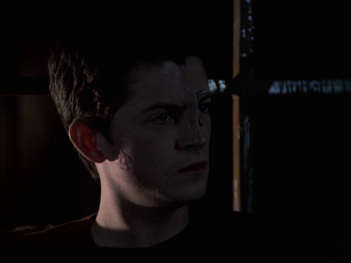 extant_StarTrek_VOY_6x19-ChildsPlay_02227.jpg