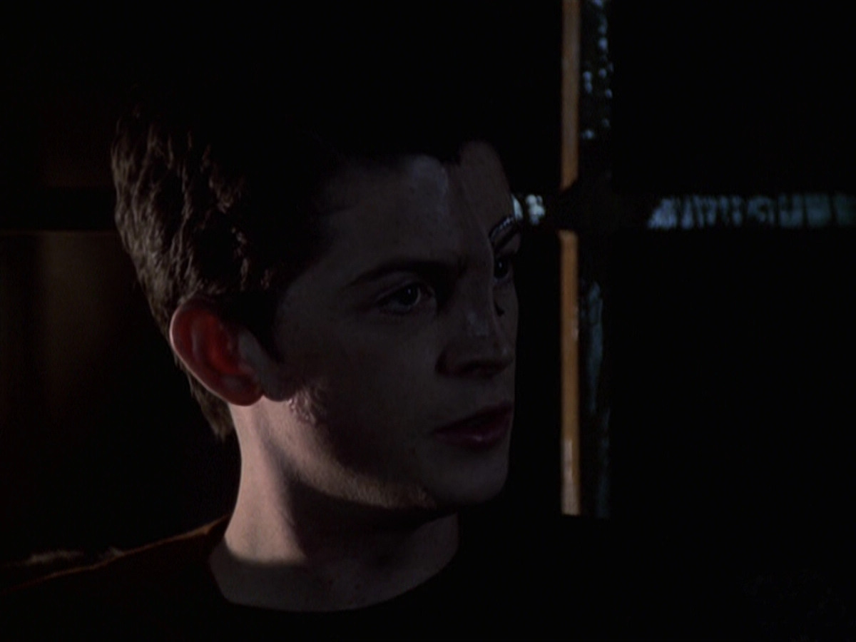extant_StarTrek_VOY_6x19-ChildsPlay_02232.jpg