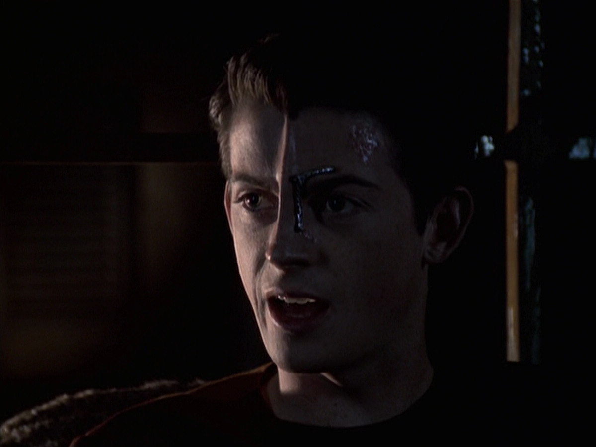 extant_StarTrek_VOY_6x19-ChildsPlay_02252.jpg