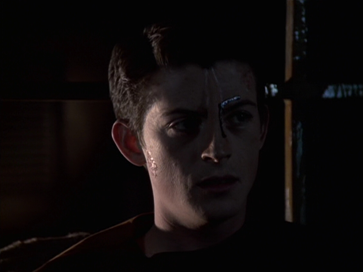 extant_StarTrek_VOY_6x19-ChildsPlay_02266.jpg