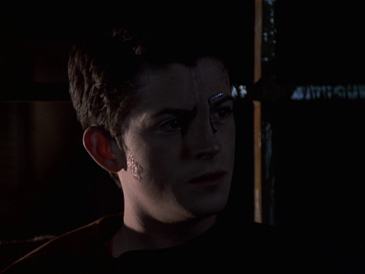 extant_StarTrek_VOY_6x19-ChildsPlay_02268.jpg