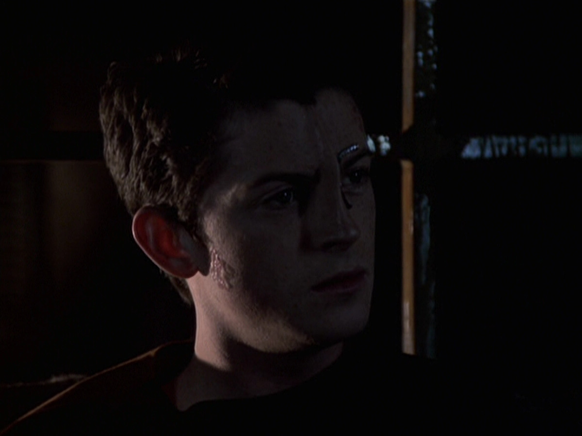 extant_StarTrek_VOY_6x19-ChildsPlay_02269.jpg