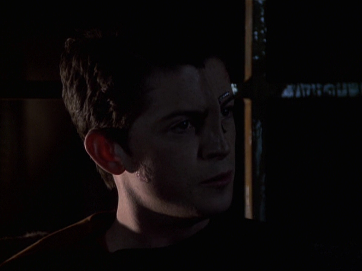 extant_StarTrek_VOY_6x19-ChildsPlay_02271.jpg