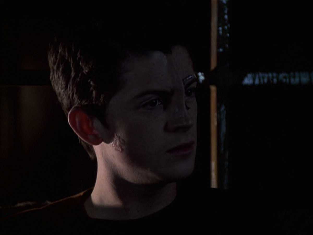 extant_StarTrek_VOY_6x19-ChildsPlay_02276.jpg