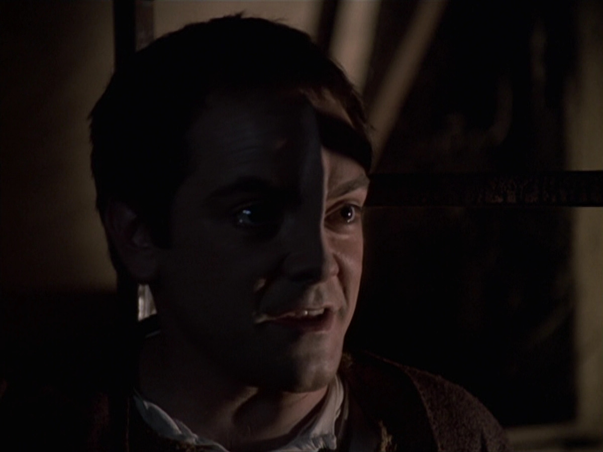 extant_StarTrek_VOY_6x19-ChildsPlay_02279.jpg