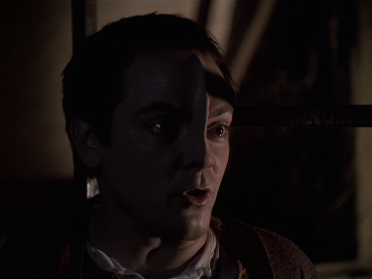 extant_StarTrek_VOY_6x19-ChildsPlay_02285.jpg