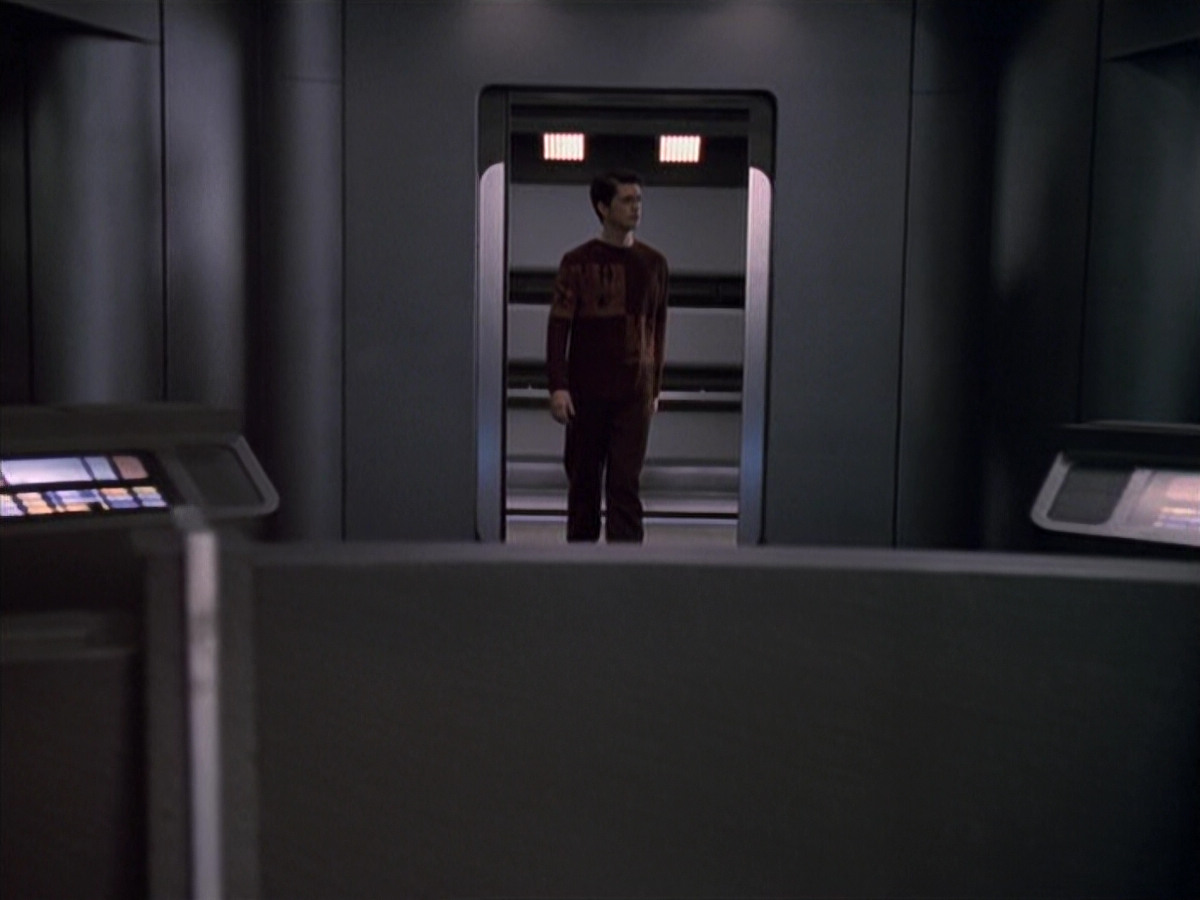 extant_StarTrek_VOY_6x19-ChildsPlay_02312.jpg
