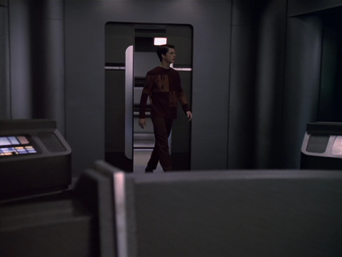 extant_StarTrek_VOY_6x19-ChildsPlay_02313.jpg