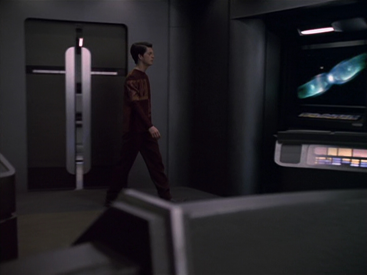 extant_StarTrek_VOY_6x19-ChildsPlay_02314.jpg