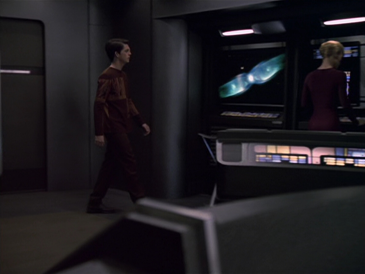extant_StarTrek_VOY_6x19-ChildsPlay_02315.jpg