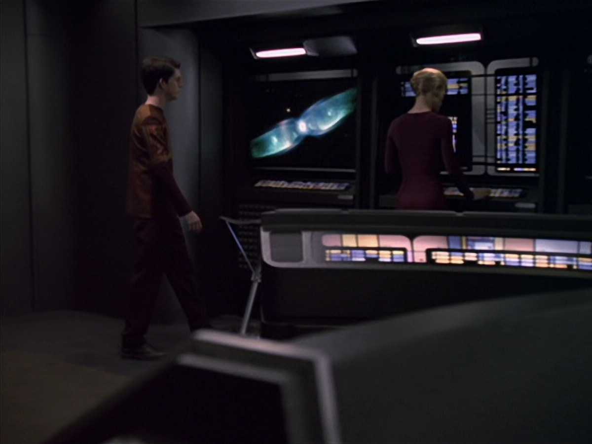 extant_StarTrek_VOY_6x19-ChildsPlay_02316.jpg