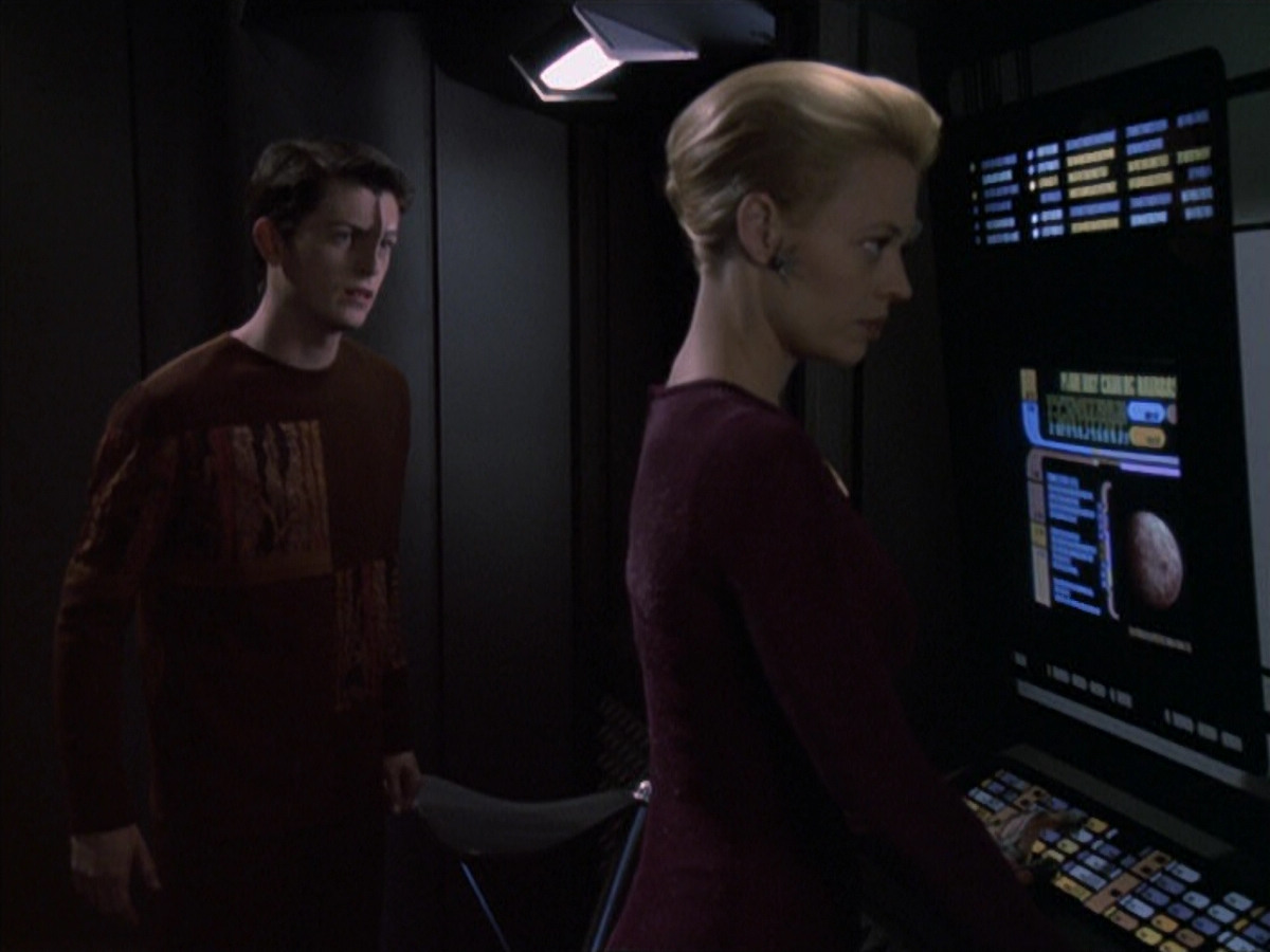 extant_StarTrek_VOY_6x19-ChildsPlay_02325.jpg