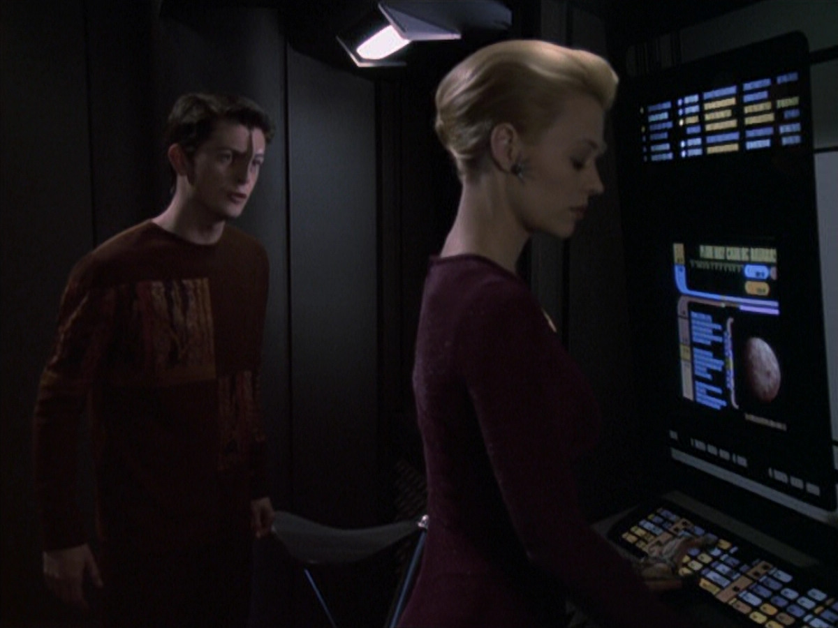 extant_StarTrek_VOY_6x19-ChildsPlay_02326.jpg