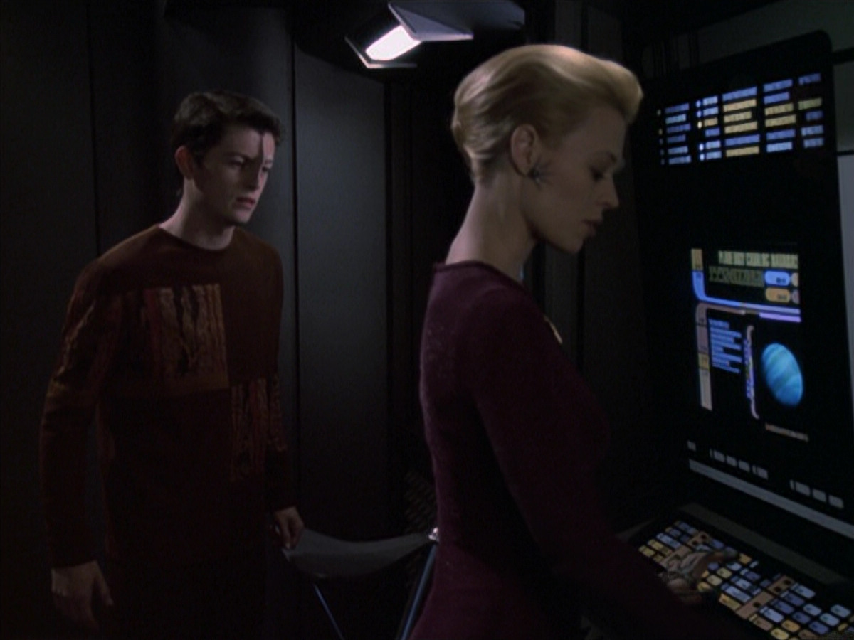 extant_StarTrek_VOY_6x19-ChildsPlay_02329.jpg