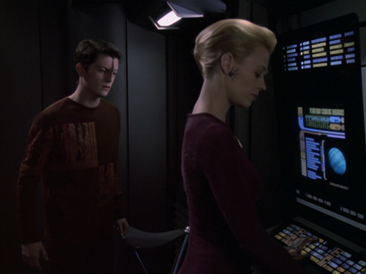 extant_StarTrek_VOY_6x19-ChildsPlay_02330.jpg