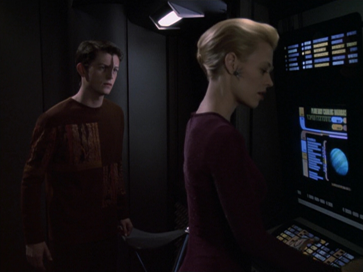extant_StarTrek_VOY_6x19-ChildsPlay_02332.jpg