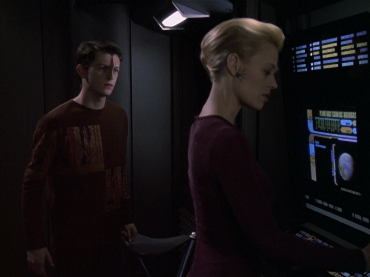 extant_StarTrek_VOY_6x19-ChildsPlay_02333.jpg