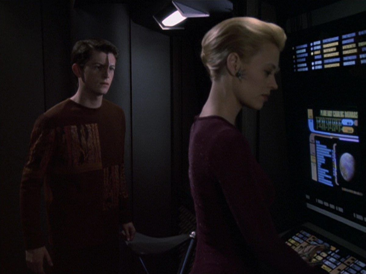 extant_StarTrek_VOY_6x19-ChildsPlay_02335.jpg