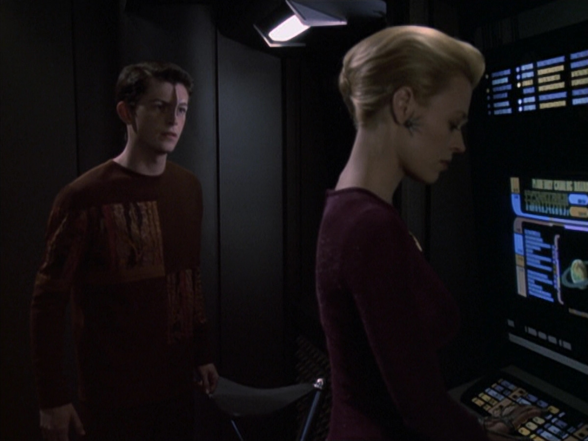 extant_StarTrek_VOY_6x19-ChildsPlay_02339.jpg