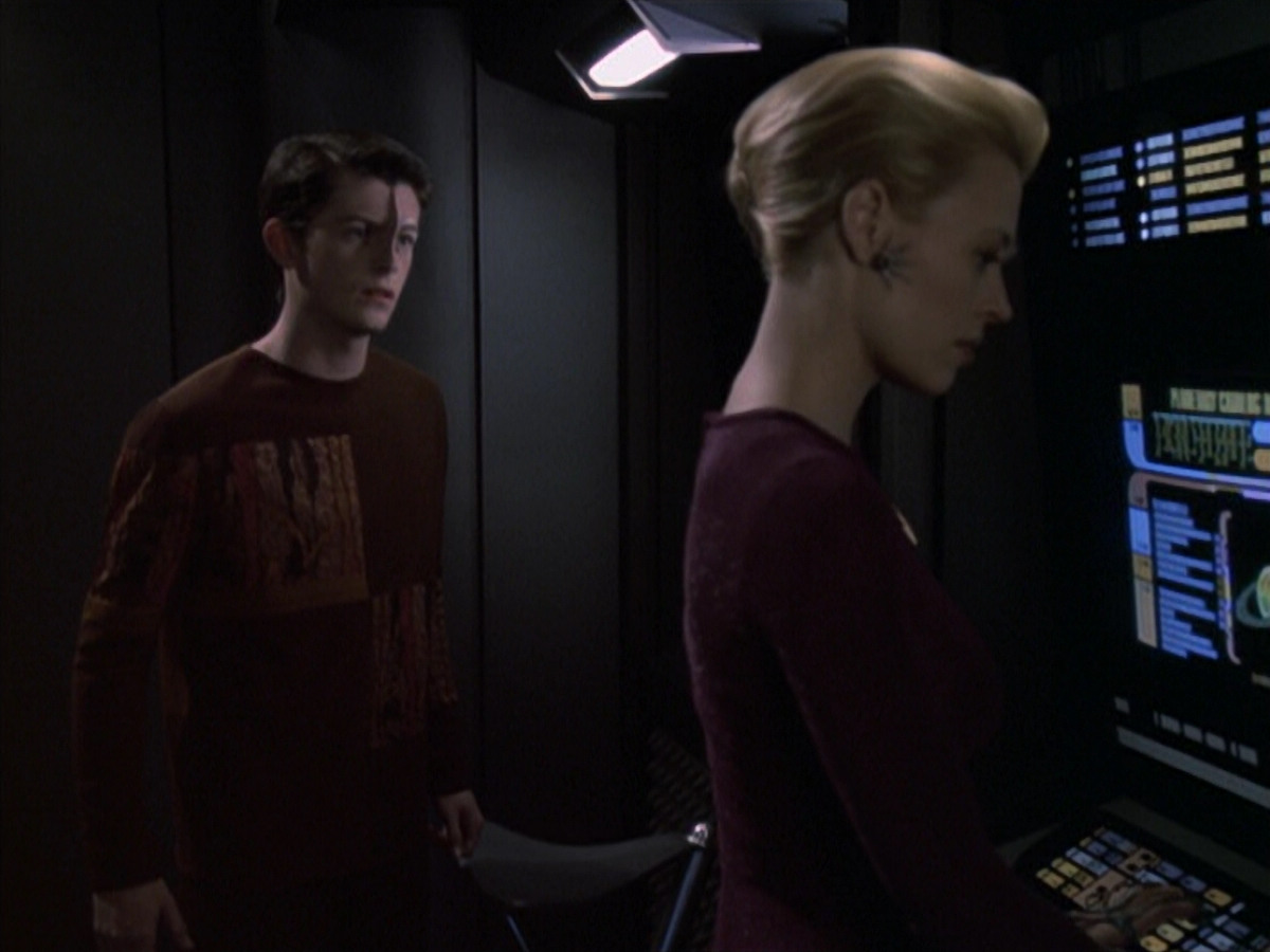 extant_StarTrek_VOY_6x19-ChildsPlay_02341.jpg