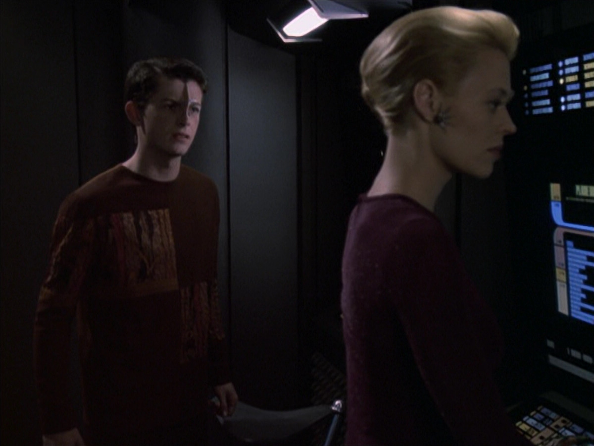 extant_StarTrek_VOY_6x19-ChildsPlay_02345.jpg