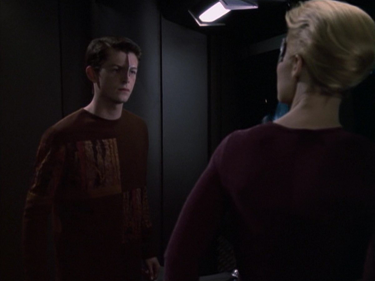 extant_StarTrek_VOY_6x19-ChildsPlay_02350.jpg