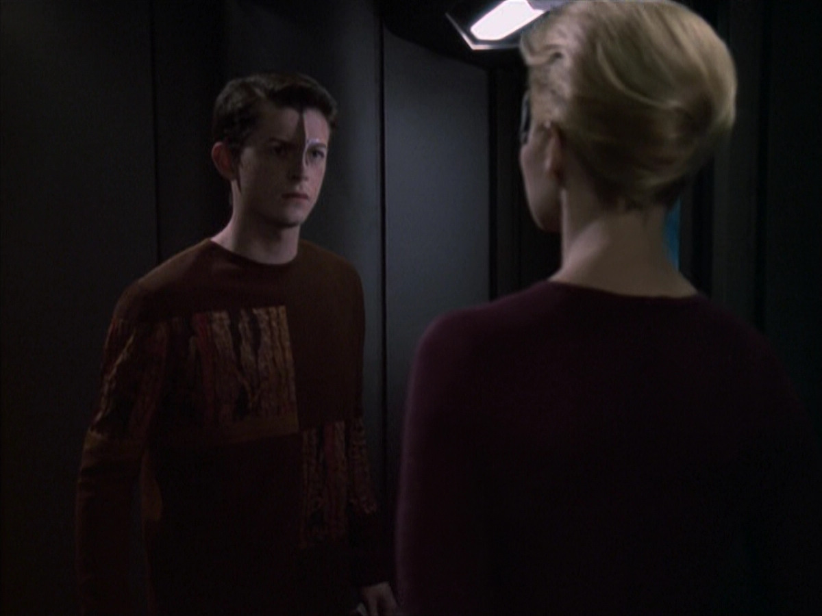 extant_StarTrek_VOY_6x19-ChildsPlay_02353.jpg