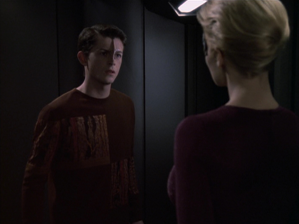 extant_StarTrek_VOY_6x19-ChildsPlay_02356.jpg