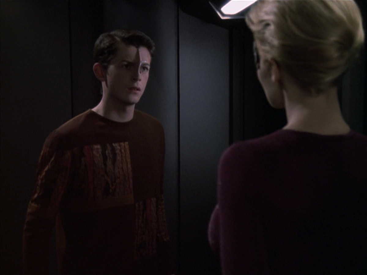 extant_StarTrek_VOY_6x19-ChildsPlay_02357.jpg