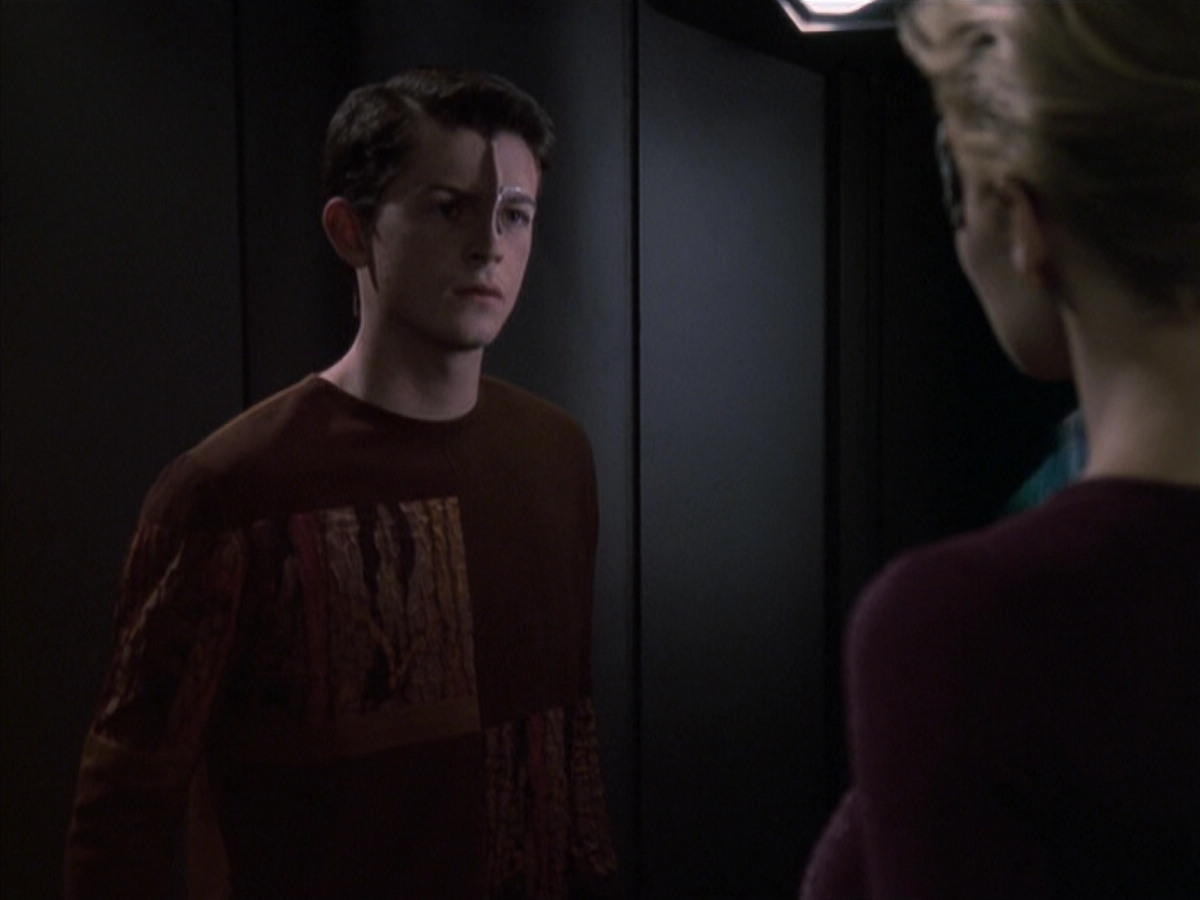 extant_StarTrek_VOY_6x19-ChildsPlay_02363.jpg