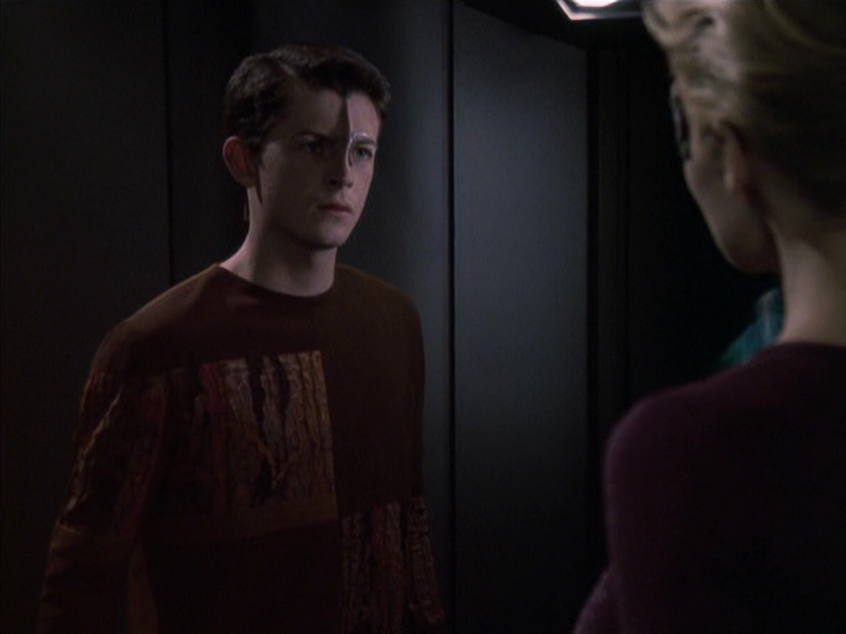 extant_StarTrek_VOY_6x19-ChildsPlay_02364.jpg