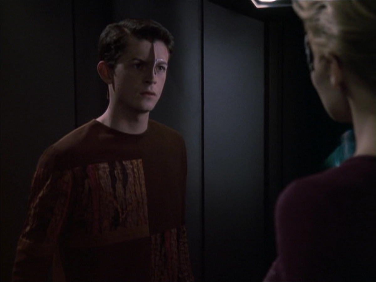 extant_StarTrek_VOY_6x19-ChildsPlay_02365.jpg