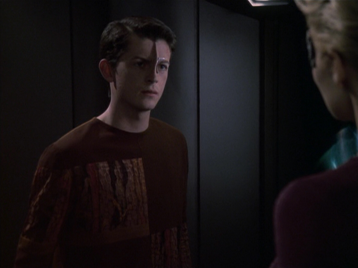 extant_StarTrek_VOY_6x19-ChildsPlay_02367.jpg