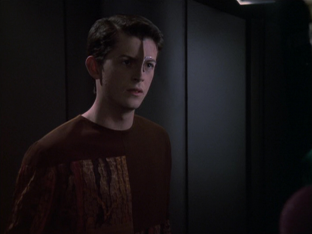 extant_StarTrek_VOY_6x19-ChildsPlay_02373.jpg