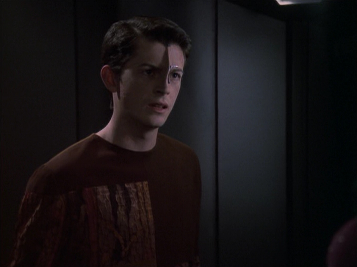 extant_StarTrek_VOY_6x19-ChildsPlay_02374.jpg