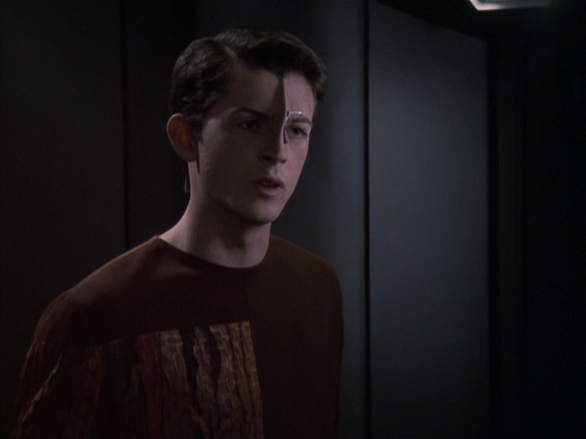 extant_StarTrek_VOY_6x19-ChildsPlay_02377.jpg