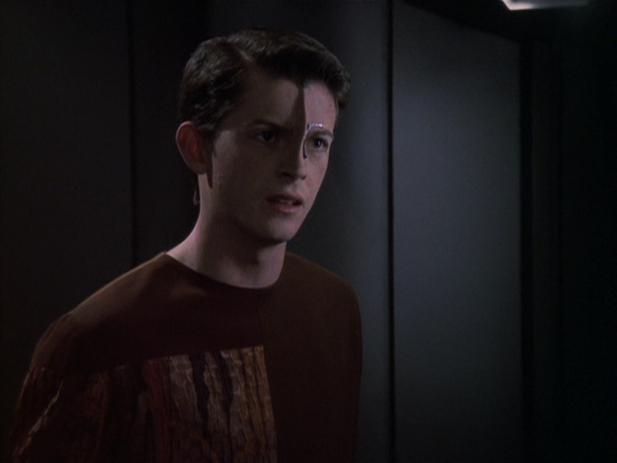 extant_StarTrek_VOY_6x19-ChildsPlay_02378.jpg