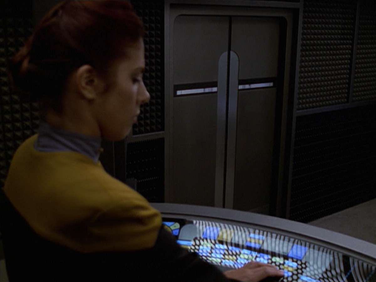 extant_StarTrek_VOY_6x19-ChildsPlay_02408.jpg