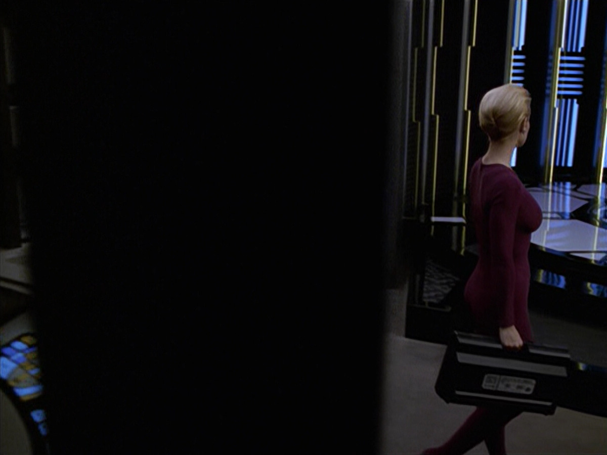 extant_StarTrek_VOY_6x19-ChildsPlay_02414.jpg