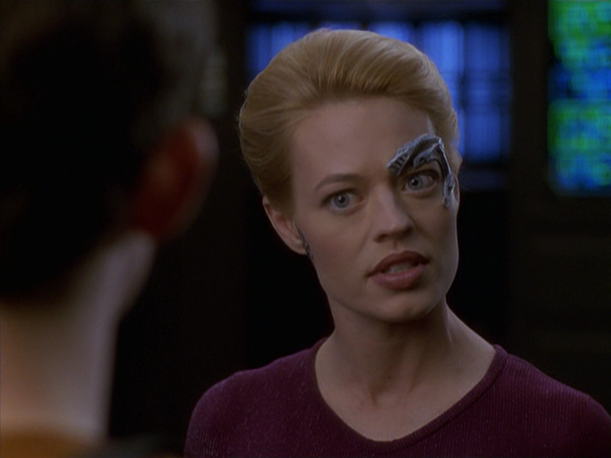 extant_StarTrek_VOY_6x19-ChildsPlay_02424.jpg