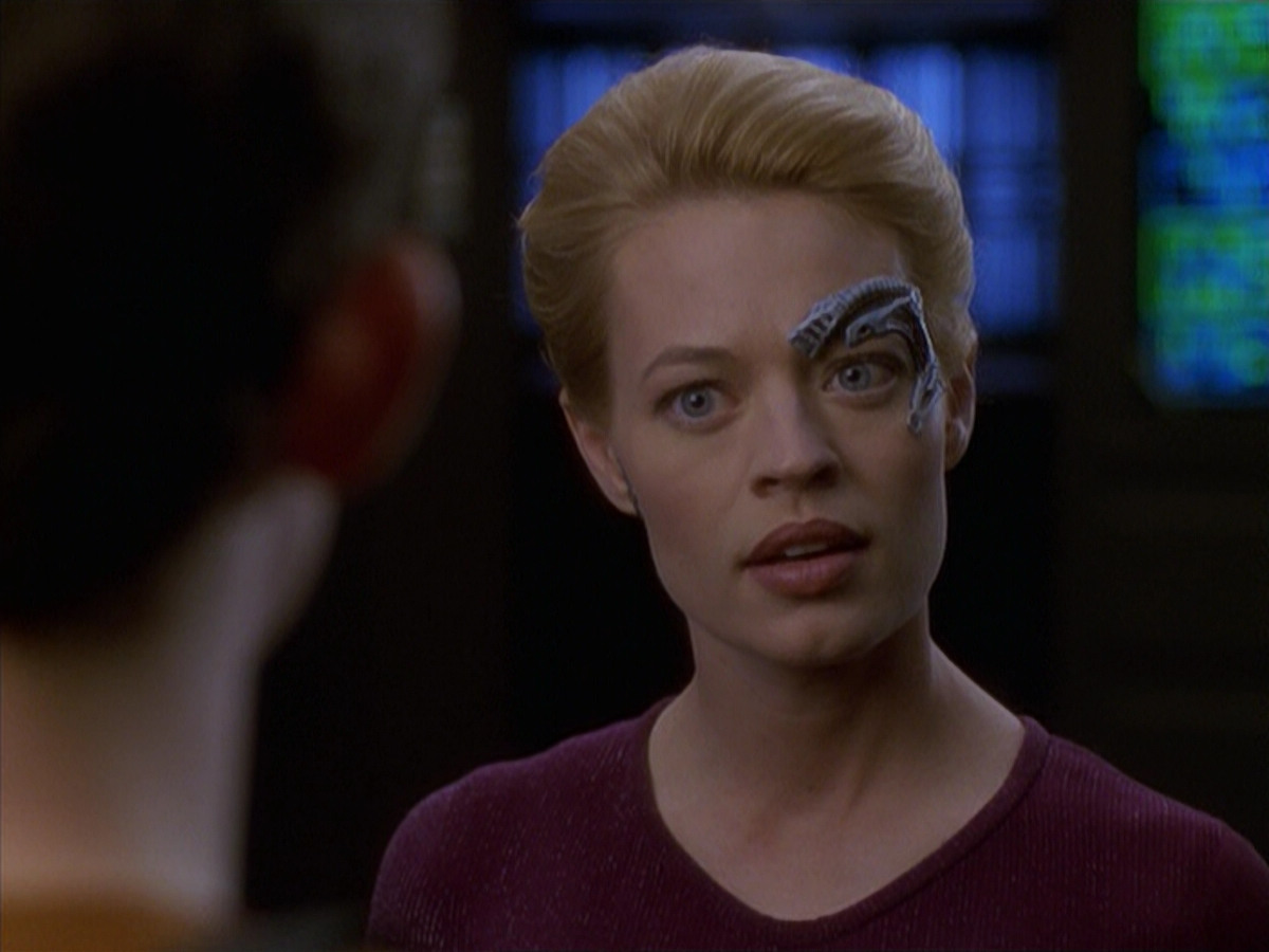 extant_StarTrek_VOY_6x19-ChildsPlay_02426.jpg