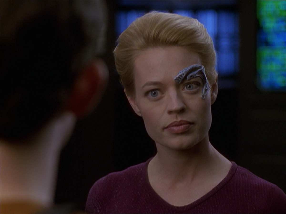 extant_StarTrek_VOY_6x19-ChildsPlay_02431.jpg