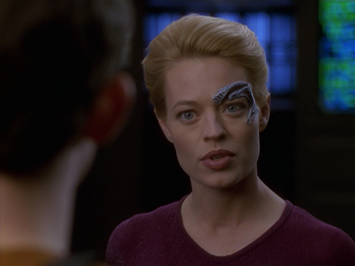 extant_StarTrek_VOY_6x19-ChildsPlay_02433.jpg