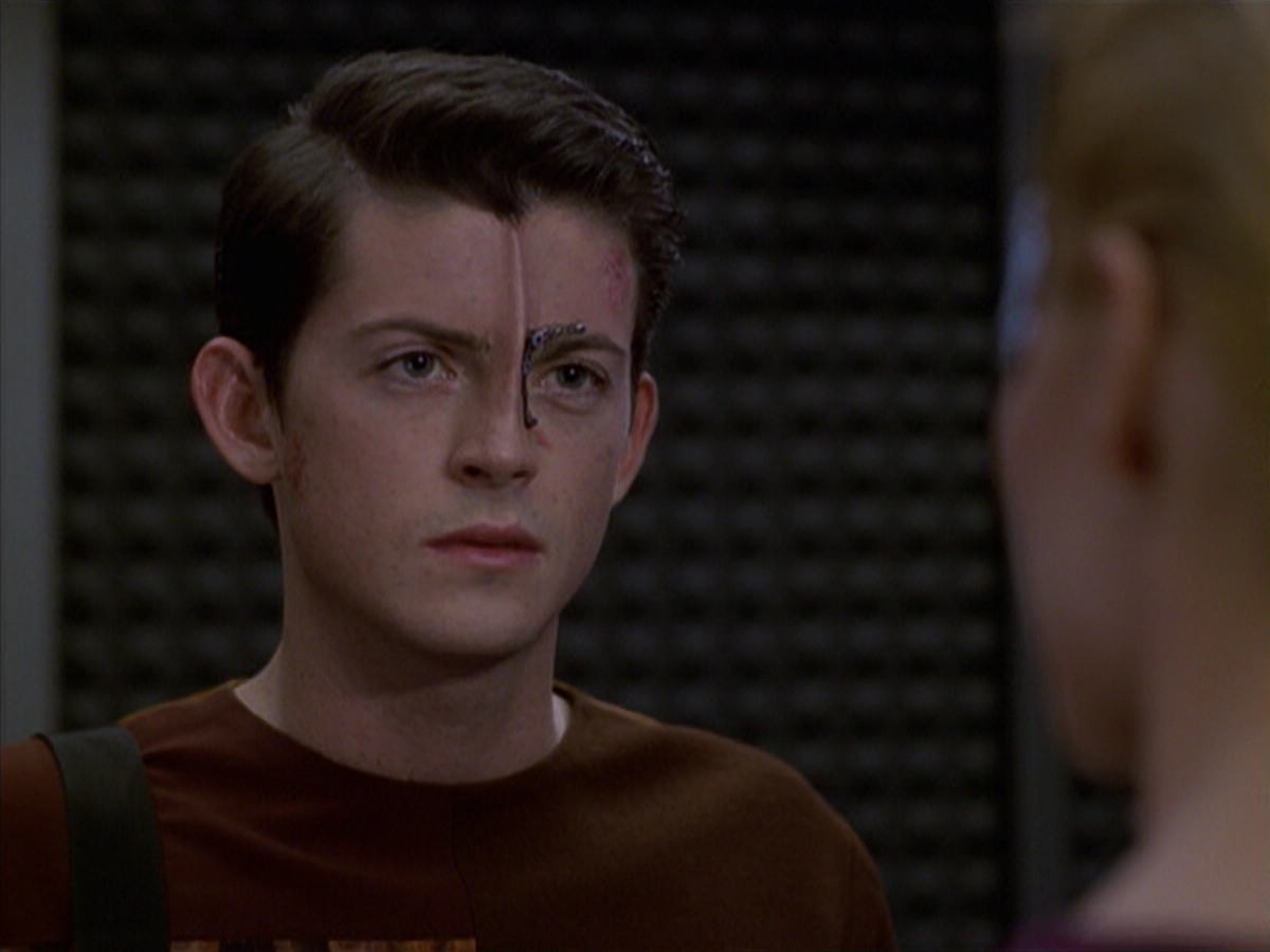 extant_StarTrek_VOY_6x19-ChildsPlay_02434.jpg