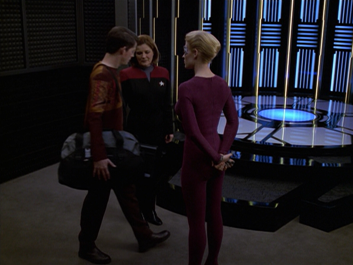 extant_StarTrek_VOY_6x19-ChildsPlay_02445.jpg