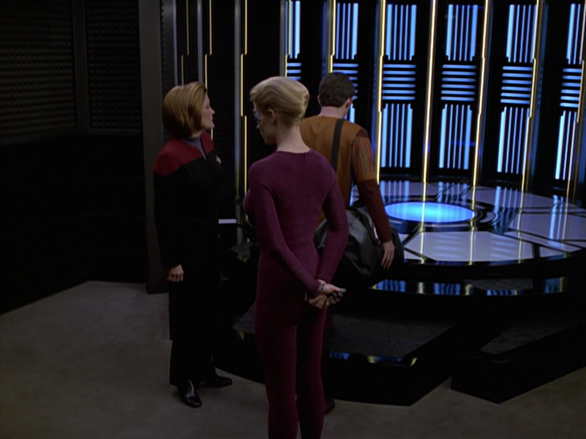 extant_StarTrek_VOY_6x19-ChildsPlay_02447.jpg